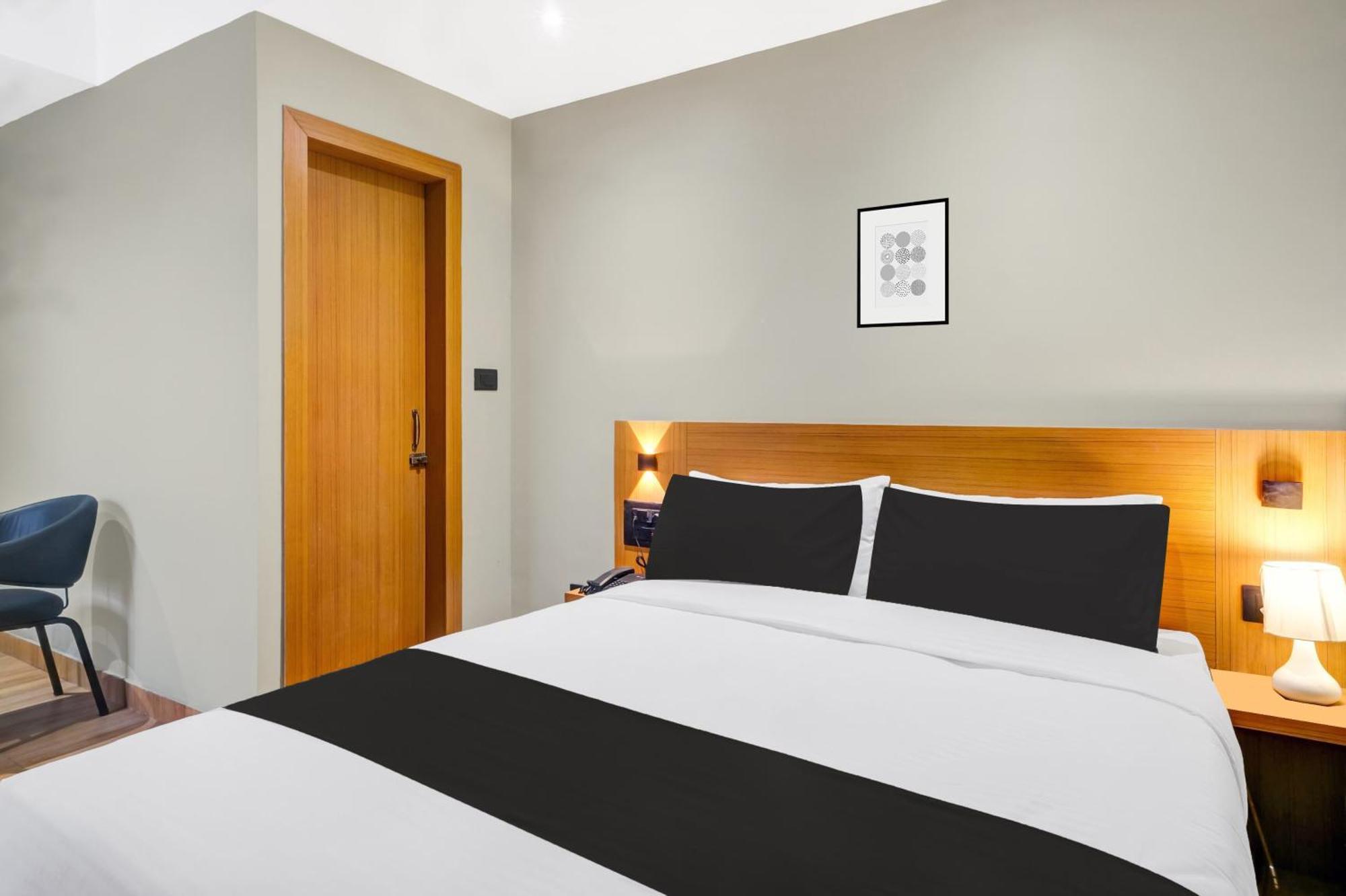Townhouse Oak Sarusajai Stadium Dispur Eksteriør billede